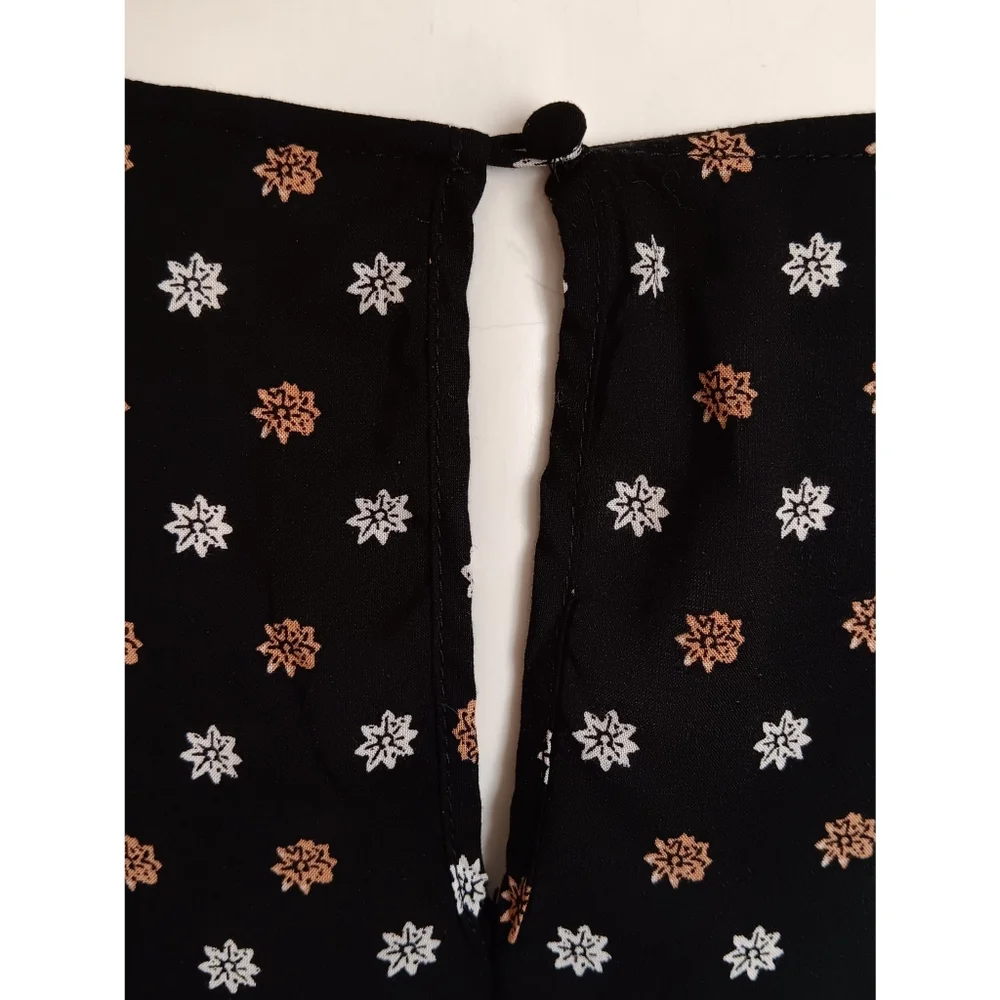 Express Bell Sleeve Floral Print Top - Picture 4 of 6